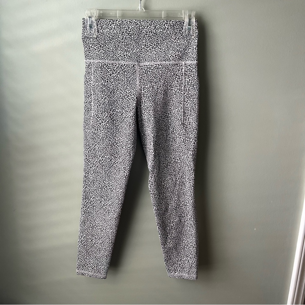 Athleta salutation stash II textured tight size small